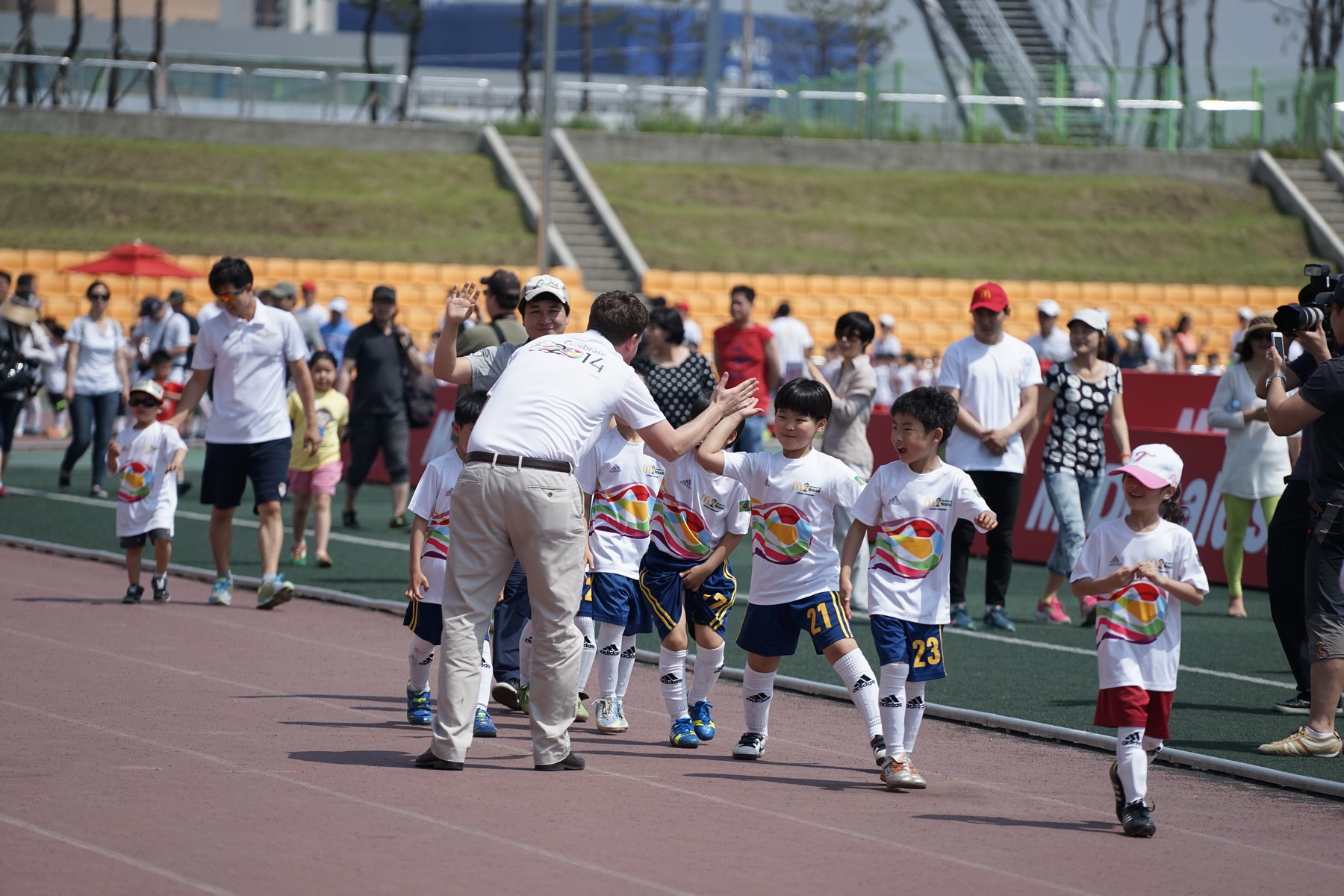 브라질 월드컵 기념 맥도날드 어린이 축구 페스티발