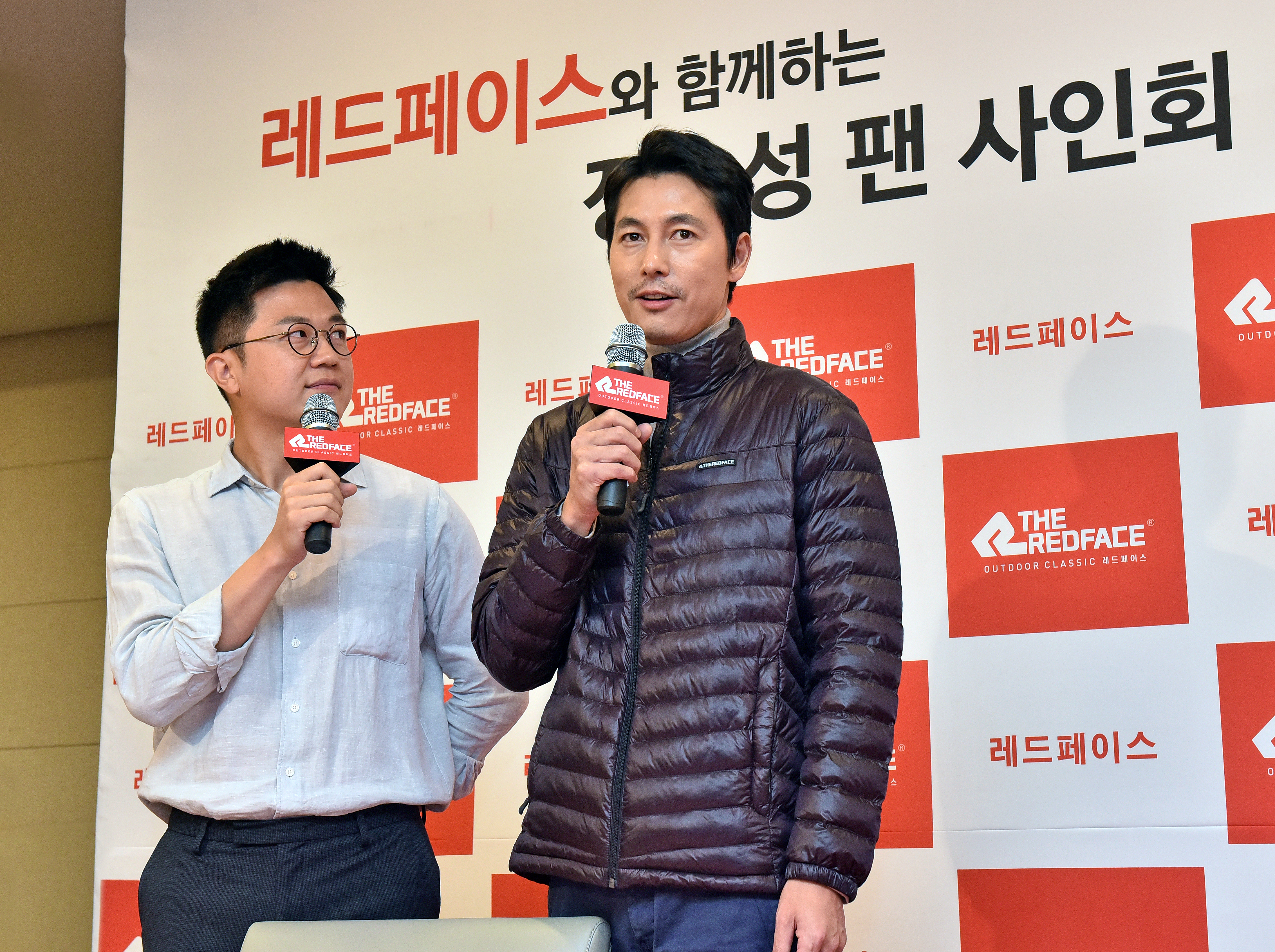 레드페이스와 함께하는 정우성 팬 싸인회